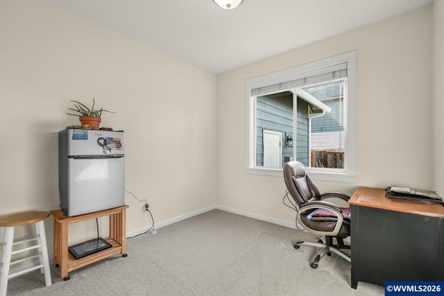 437 N 8th Pl, Carlton, OR 97111