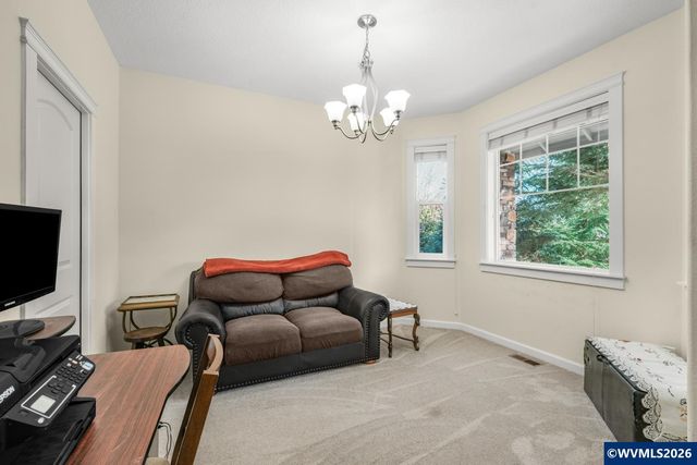 437 N 8th Pl, Carlton, OR 97111