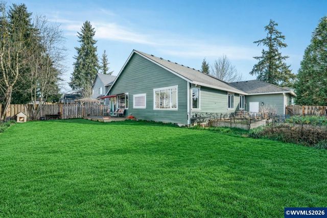 437 N 8th Pl, Carlton, OR 97111