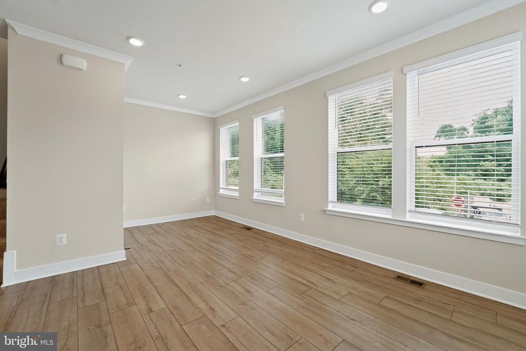 Image 18 of property listing at 4341 LAPLATA AVE, Baltimore, MD 21211