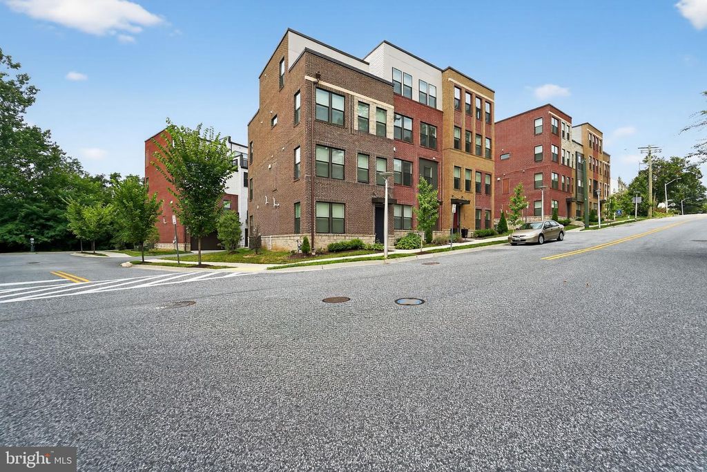 Image 2 of property listing at 4341 LAPLATA AVE, Baltimore, MD 21211