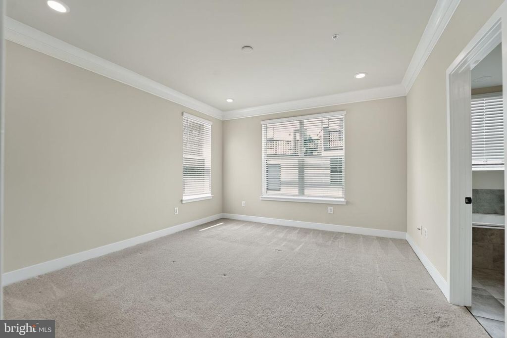 Image 21 of property listing at 4341 LAPLATA AVE, Baltimore, MD 21211