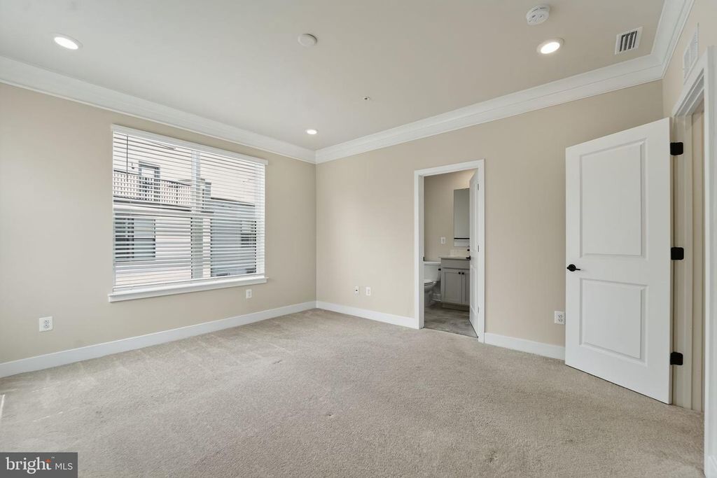 Image 23 of property listing at 4341 LAPLATA AVE, Baltimore, MD 21211
