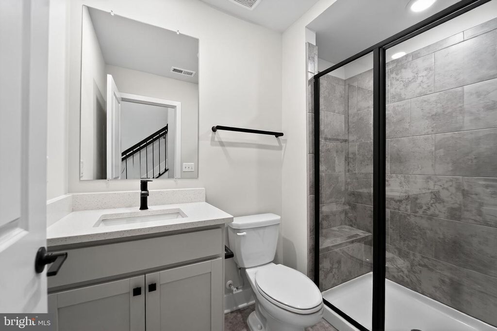 Image 24 of property listing at 4341 LAPLATA AVE, Baltimore, MD 21211