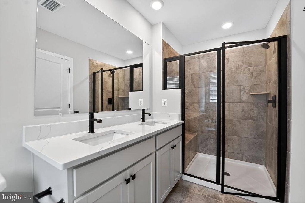 Image 25 of property listing at 4341 LAPLATA AVE, Baltimore, MD 21211
