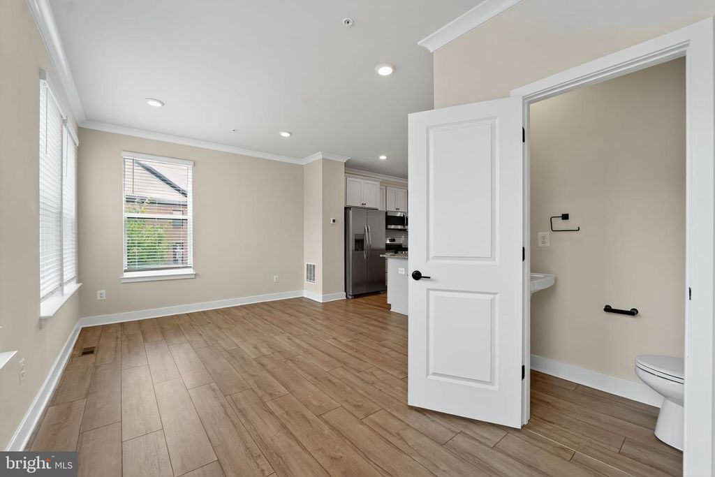 Image 27 of property listing at 4341 LAPLATA AVE, Baltimore, MD 21211