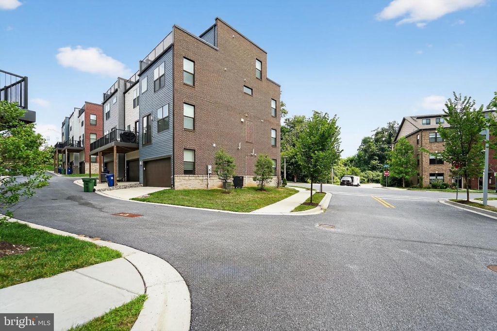Image 3 of property listing at 4341 LAPLATA AVE, Baltimore, MD 21211
