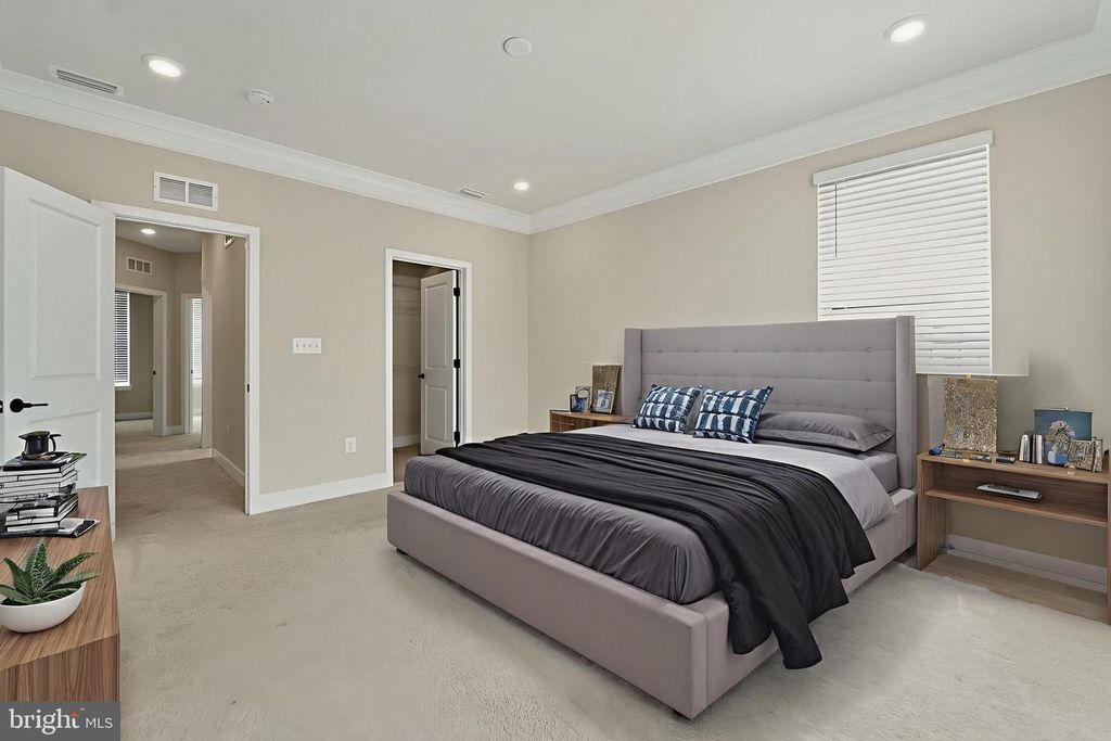 Image 32 of property listing at 4341 LAPLATA AVE, Baltimore, MD 21211