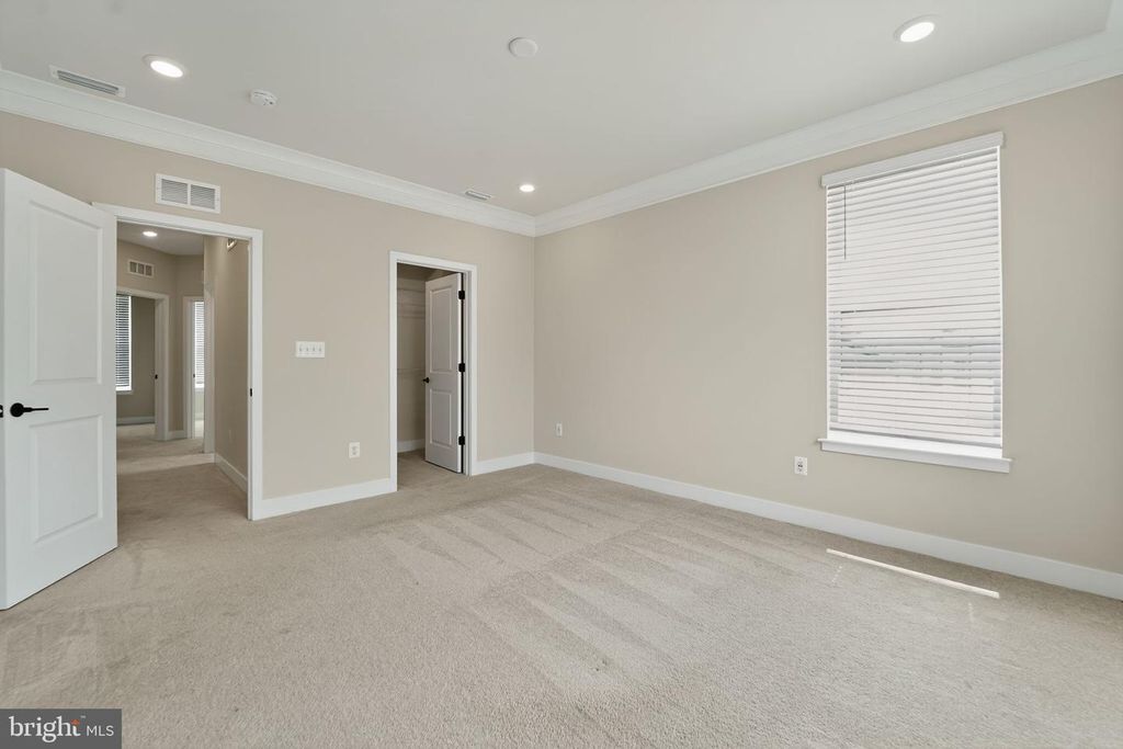 Image 33 of property listing at 4341 LAPLATA AVE, Baltimore, MD 21211
