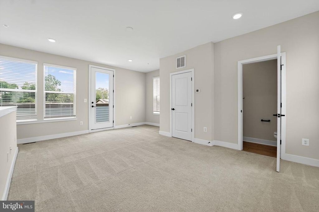 Image 36 of property listing at 4341 LAPLATA AVE, Baltimore, MD 21211
