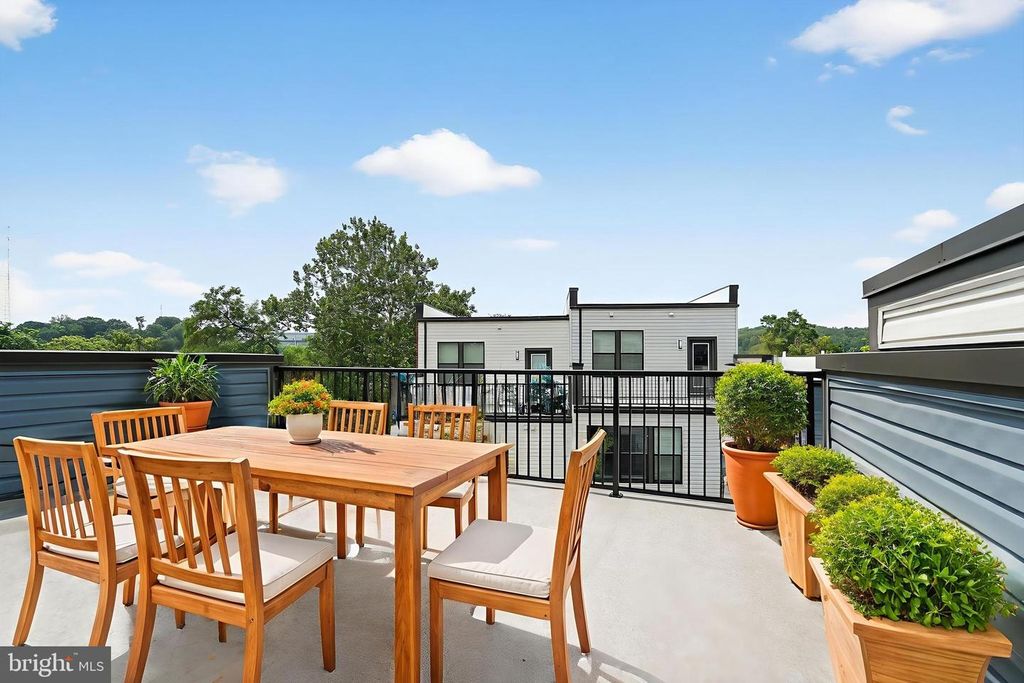 Image 38 of property listing at 4341 LAPLATA AVE, Baltimore, MD 21211