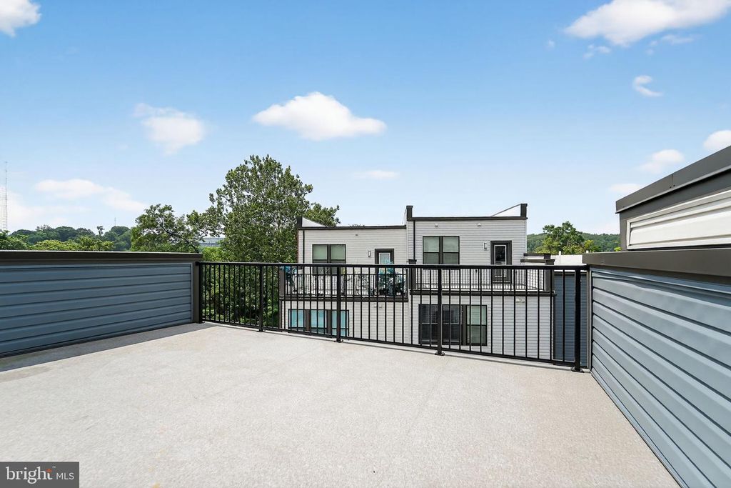 Image 39 of property listing at 4341 LAPLATA AVE, Baltimore, MD 21211