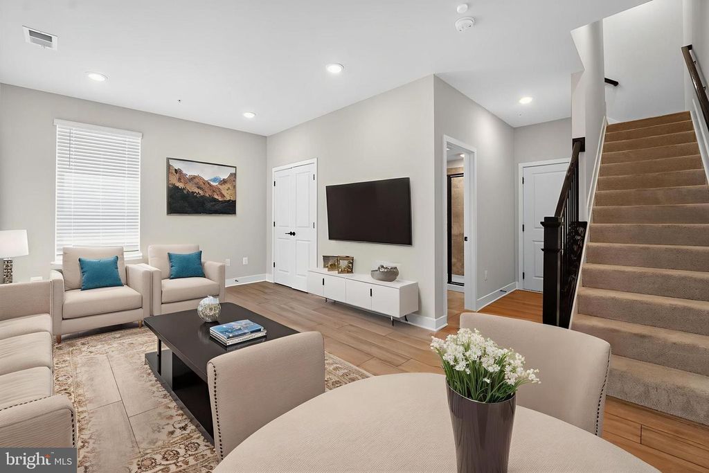 Image 4 of property listing at 4341 LAPLATA AVE, Baltimore, MD 21211
