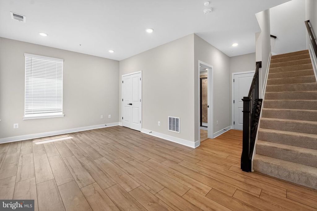 Image 5 of property listing at 4341 LAPLATA AVE, Baltimore, MD 21211