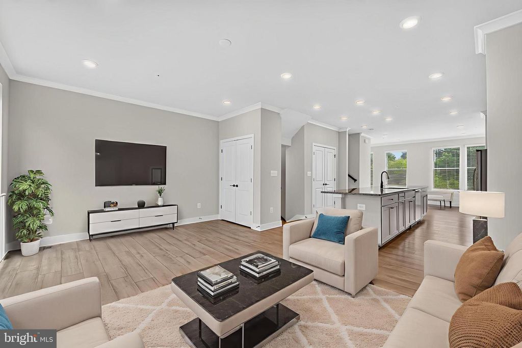 Image 9 of property listing at 4341 LAPLATA AVE, Baltimore, MD 21211