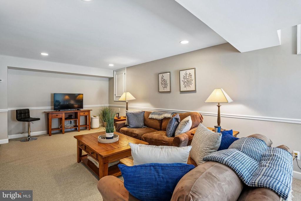 Image 70 of property listing at 20233 SWEET MEADOW LN, Gaithersburg, MD 20882