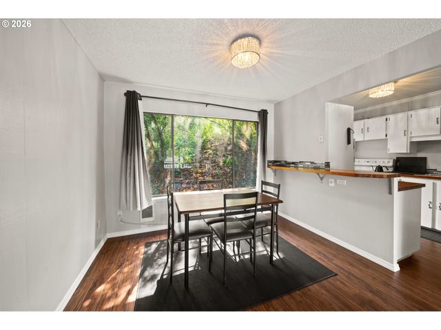 7736 Sw BARNES Rd B, Portland, OR 97225