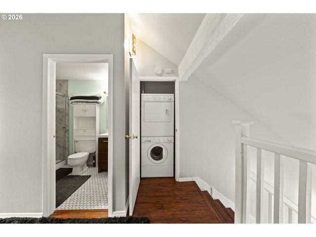 7736 Sw BARNES Rd B, Portland, OR 97225