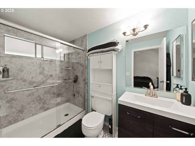 7736 Sw BARNES Rd B, Portland, OR 97225