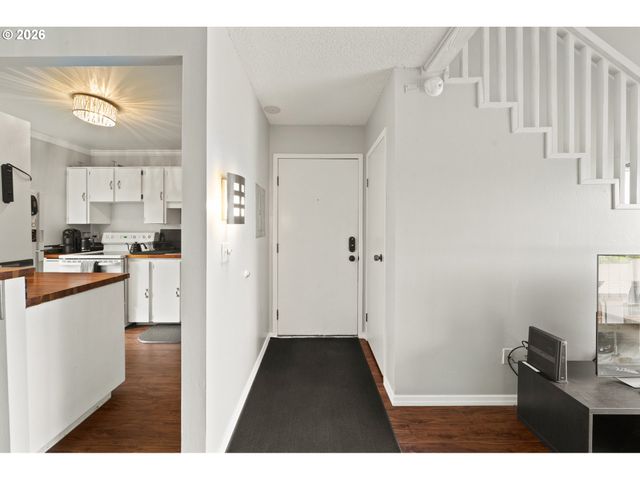 7736 Sw BARNES Rd B, Portland, OR 97225