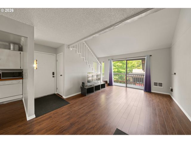 7736 Sw BARNES Rd B, Portland, OR 97225
