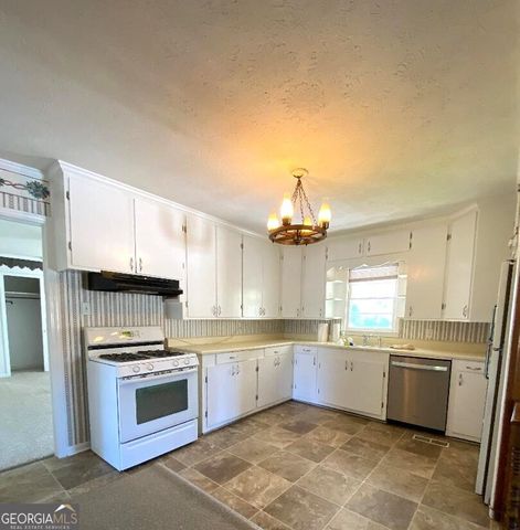 555 Jordan Lane, Swainsboro, GA 30401