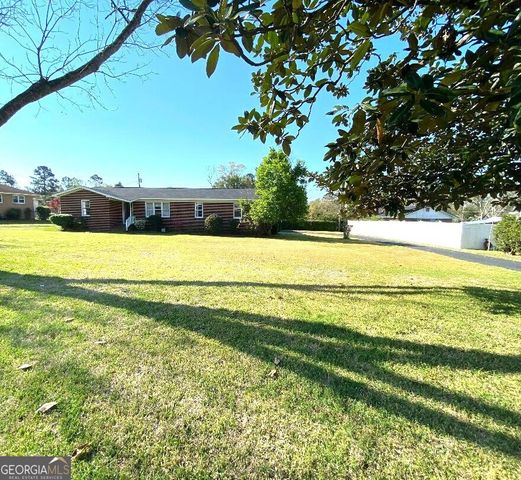 555 Jordan Lane, Swainsboro, GA 30401