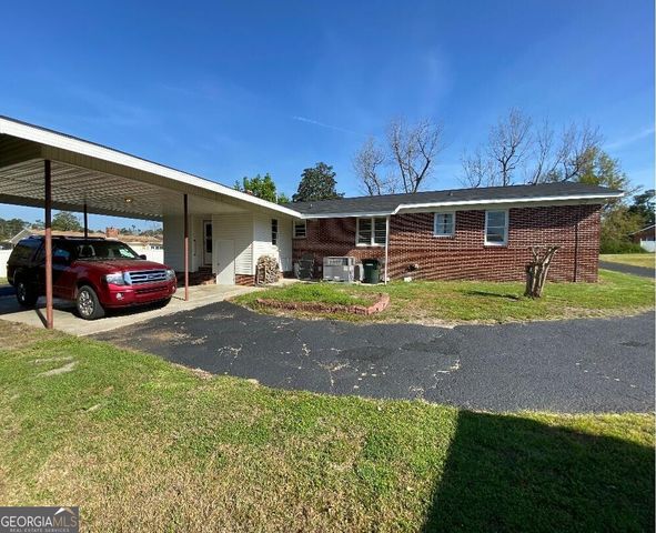 555 Jordan Lane, Swainsboro, GA 30401