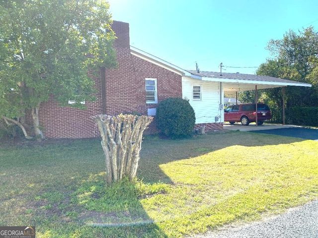 555 Jordan Lane, Swainsboro, GA 30401