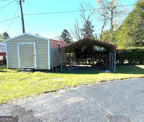 555 Jordan Lane, Swainsboro, GA 30401