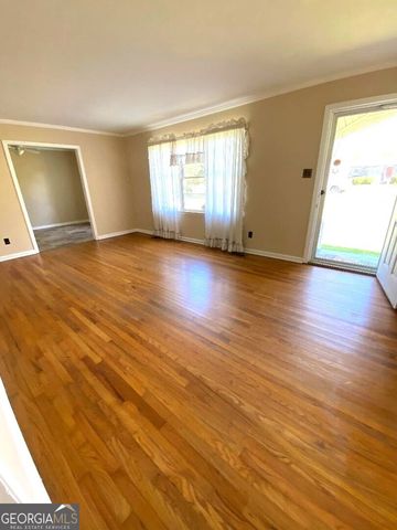 555 Jordan Lane, Swainsboro, GA 30401