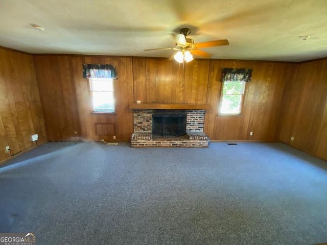 555 Jordan Lane, Swainsboro, GA 30401