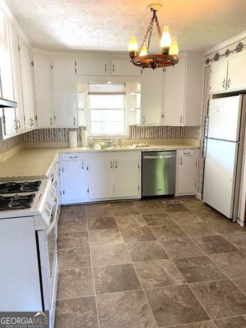 555 Jordan Lane, Swainsboro, GA 30401