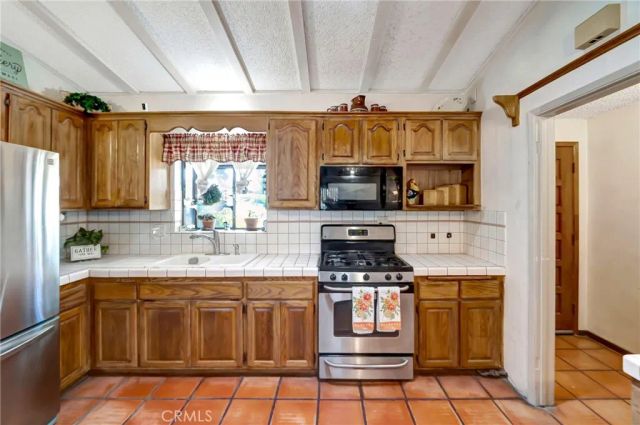 1617 Elizabeth Lake, Palmdale, CA 93551