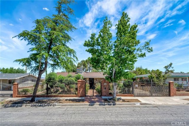 1617 Elizabeth Lake, Palmdale, CA 93551