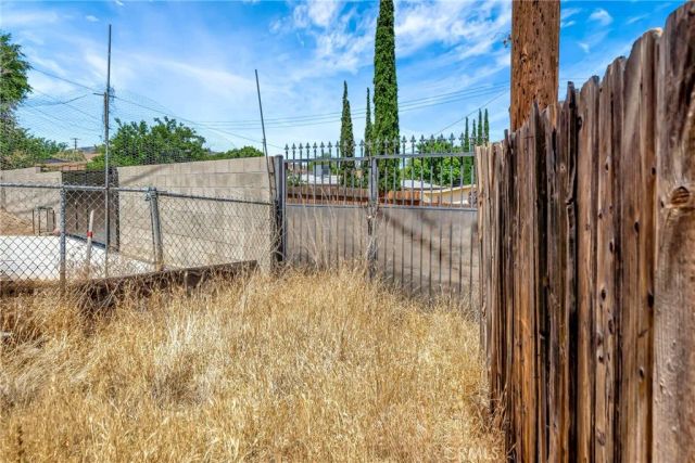 1617 Elizabeth Lake, Palmdale, CA 93551
