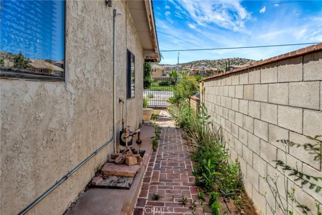 1617 Elizabeth Lake, Palmdale, CA 93551