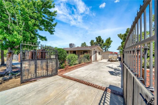 1617 Elizabeth Lake, Palmdale, CA 93551