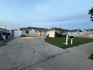 4721 W Oakfield, Santa Ana, CA 92703