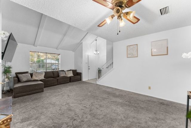 813 Via Avenida, Mesquite, TX 75150