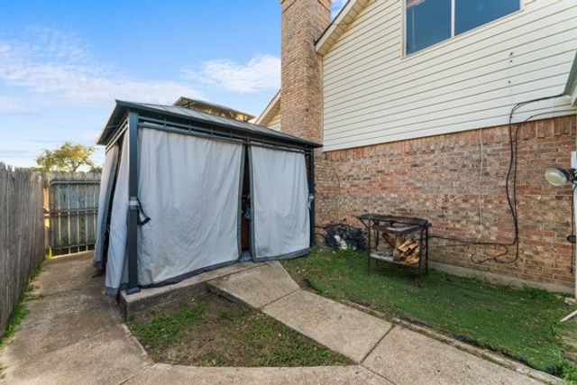 813 Via Avenida, Mesquite, TX 75150