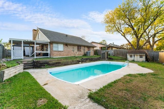813 Via Avenida, Mesquite, TX 75150