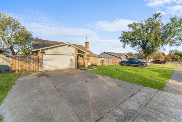 813 Via Avenida, Mesquite, TX 75150