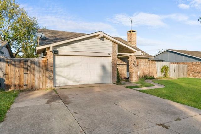 813 Via Avenida, Mesquite, TX 75150