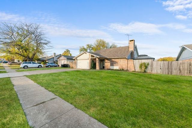 813 Via Avenida, Mesquite, TX 75150