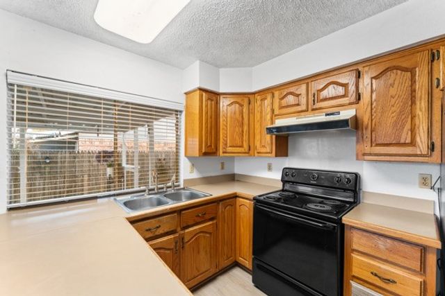 813 Via Avenida, Mesquite, TX 75150