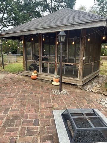 1002 N Water Street, Pittsburg, KS 66762