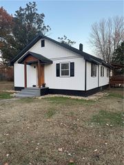 1002 N Water Street, Pittsburg, KS 66762