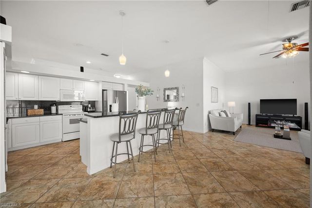 828 NE 6th AVE, Cape Coral, FL 33909