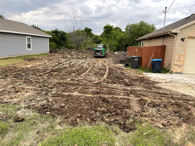 1039 E Magnolia Avenue, Fort Worth, TX 76104